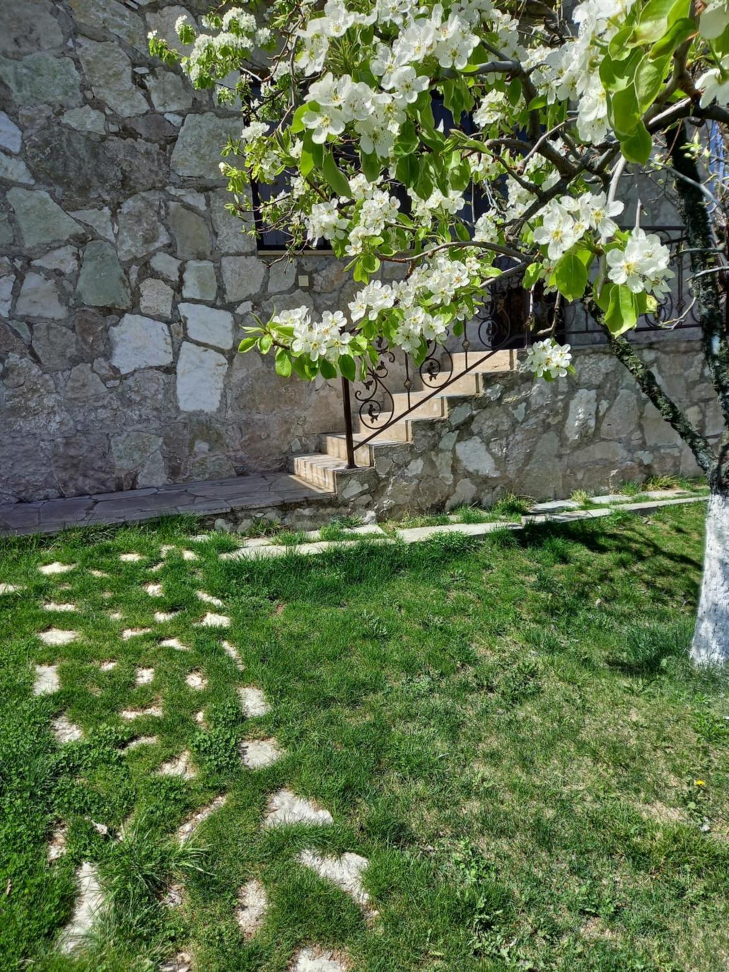 Guest House Ijevan'S Garden Экстерьер фото